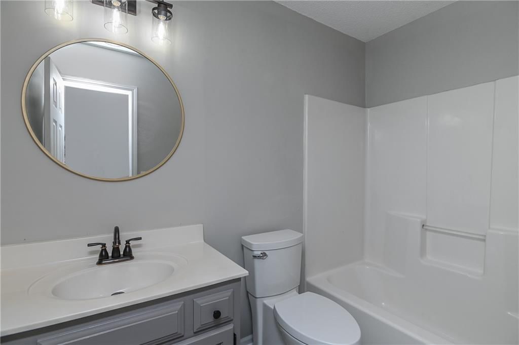 Photo 16 of 30 - 582 W Layton Street