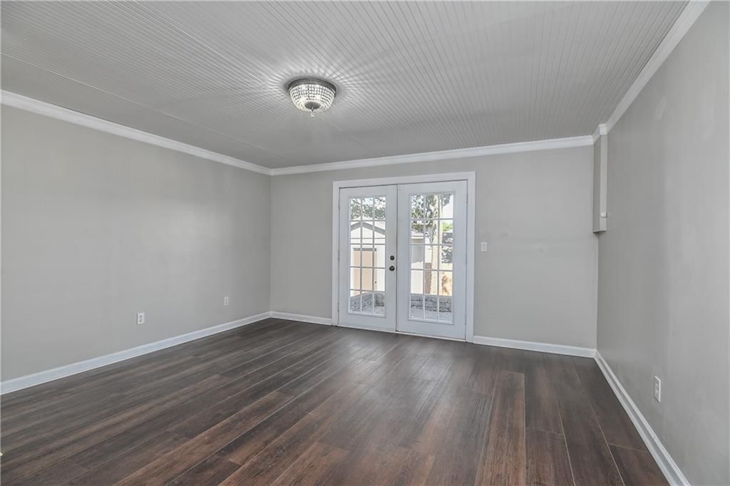 Photo 19 of 30 - 582 W Layton Street