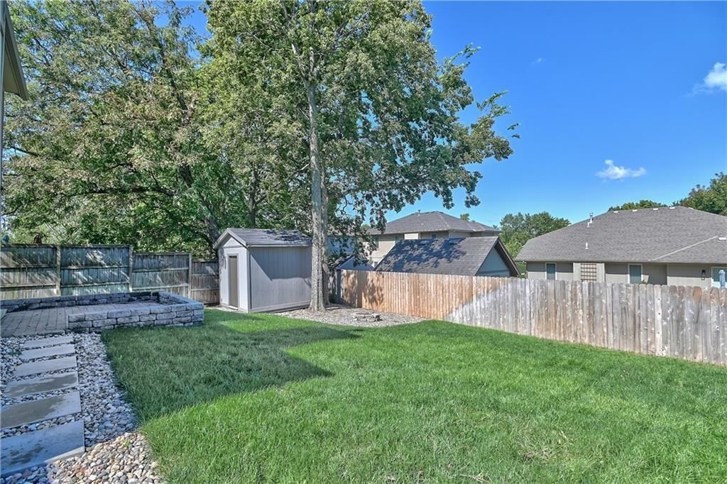 Photo 26 of 30 - 582 W Layton Street