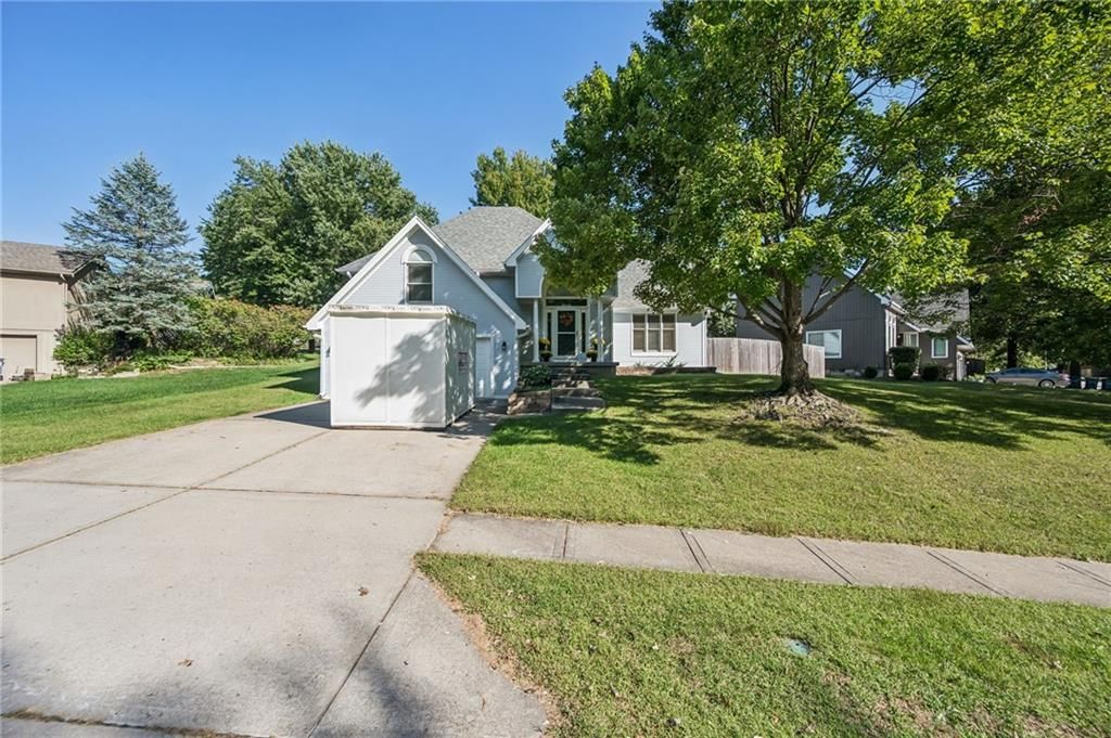 1507 Amesbury Avenue — photo 3