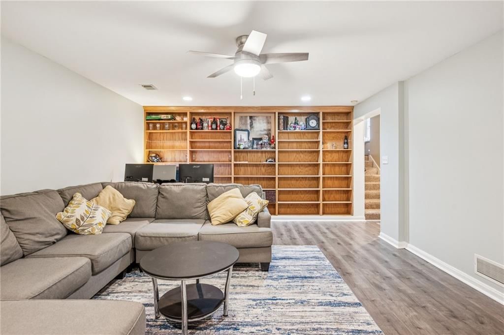 1507 Amesbury Avenue — photo 32