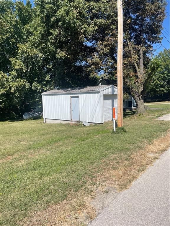 112 N Daviess Street — photo 3