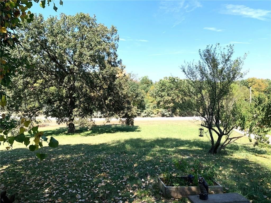 Photo 20 of 24 - 40991 E 188th Street
