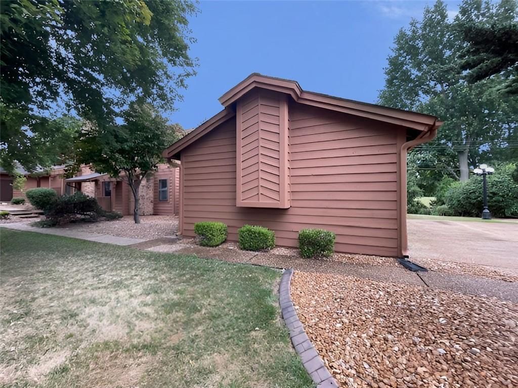 2074 Duclair Parkway — photo 2