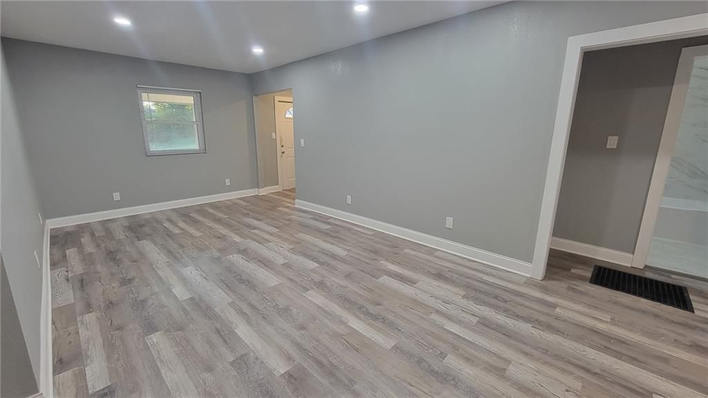 6721 S Benton Avenue — photo 4