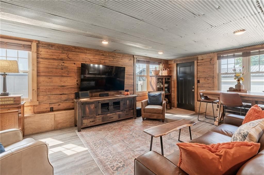 604 S Daviess Street — photo 18