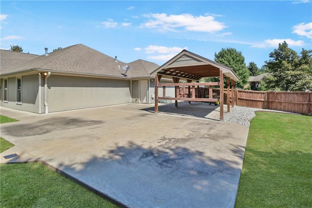 506 Deer Trail Street — photo 32