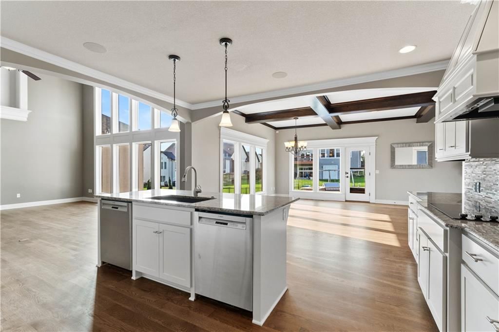 15825 Howe Street — photo 9