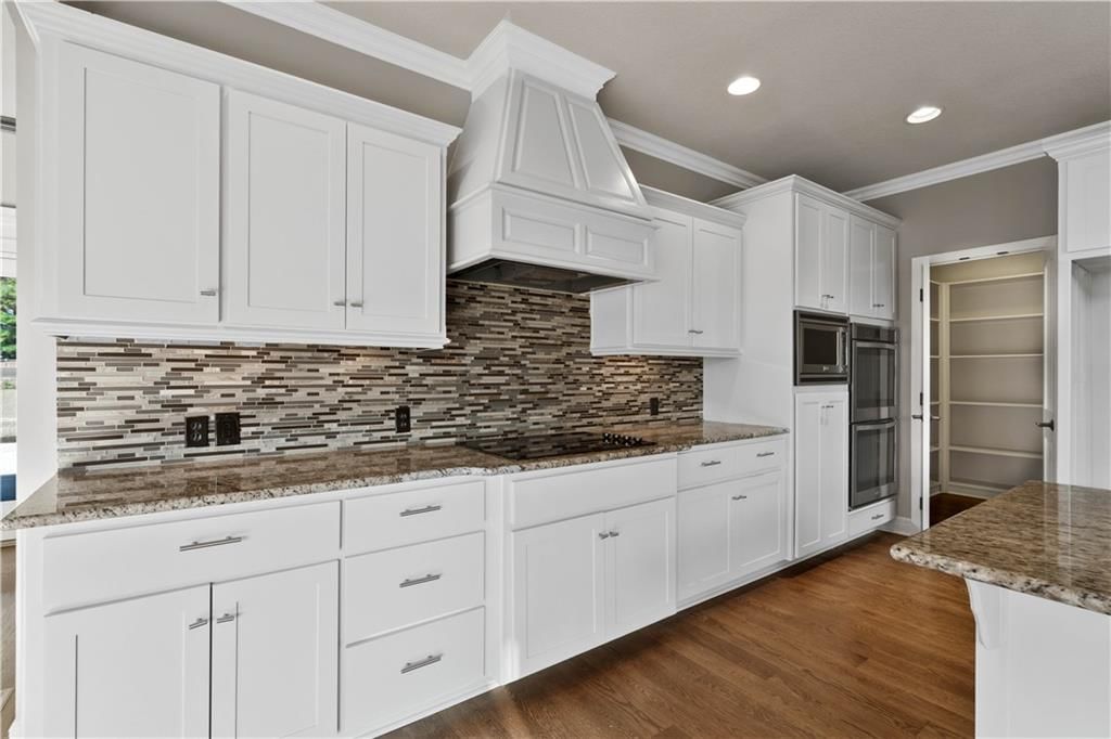 15825 Howe Street — photo 10