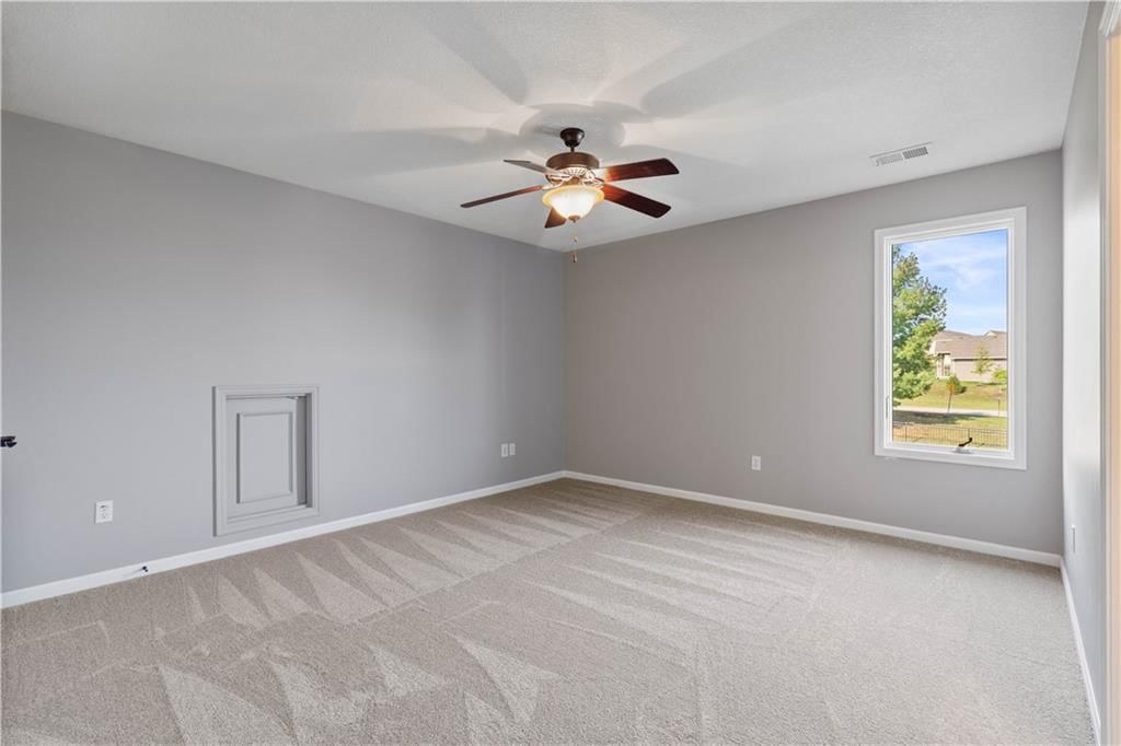 15825 Howe Street — photo 27