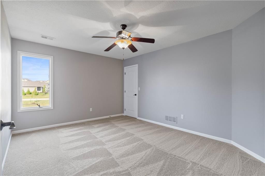 15825 Howe Street — photo 28