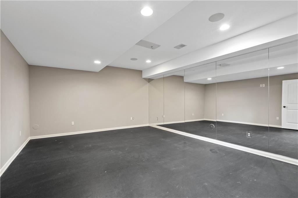 15825 Howe Street — photo 33