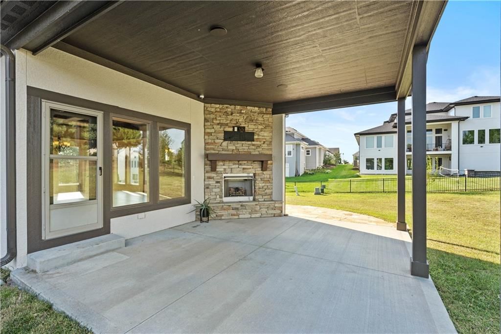 15825 Howe Street — photo 36