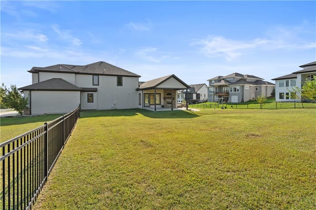 15825 Howe Street — photo 37