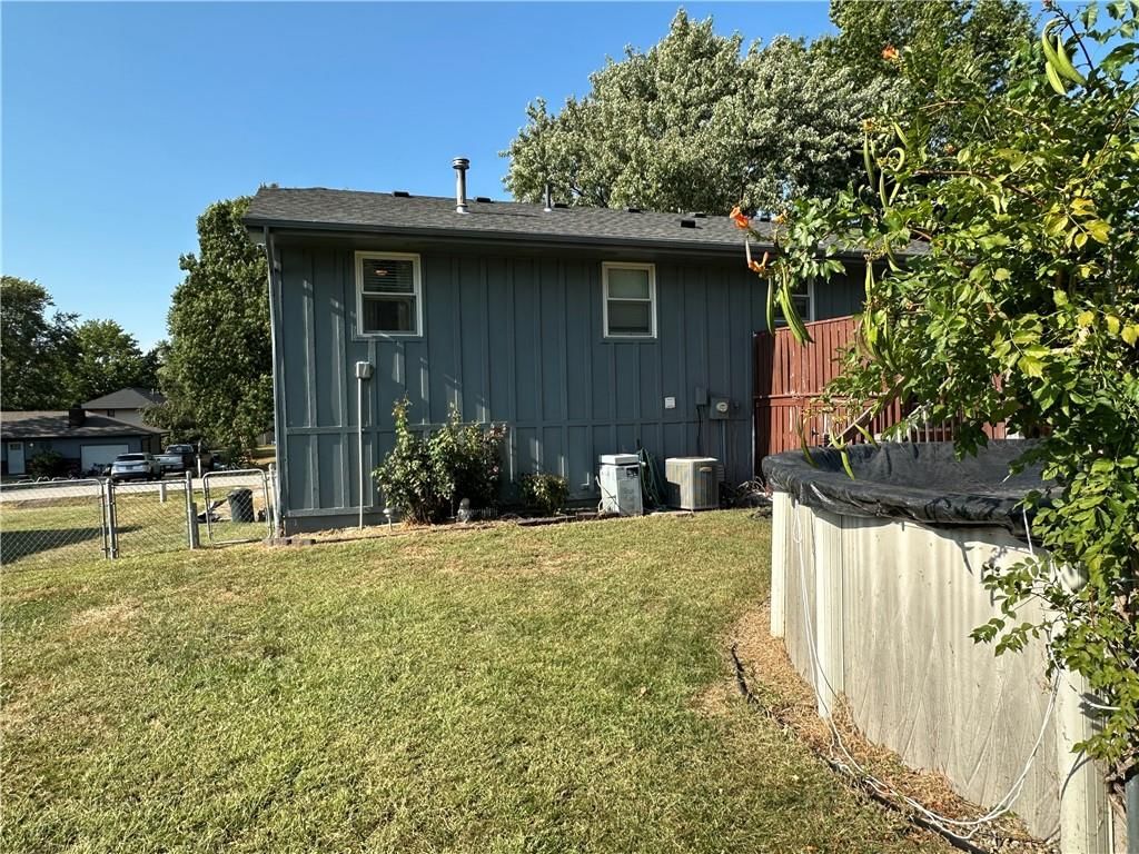 113 W 8th Terrace — photo 23