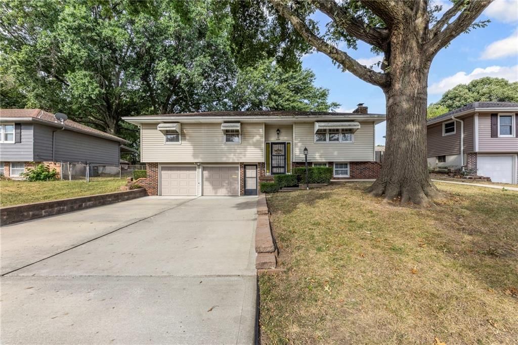 13804 Bennington Avenue, Grandview, MO