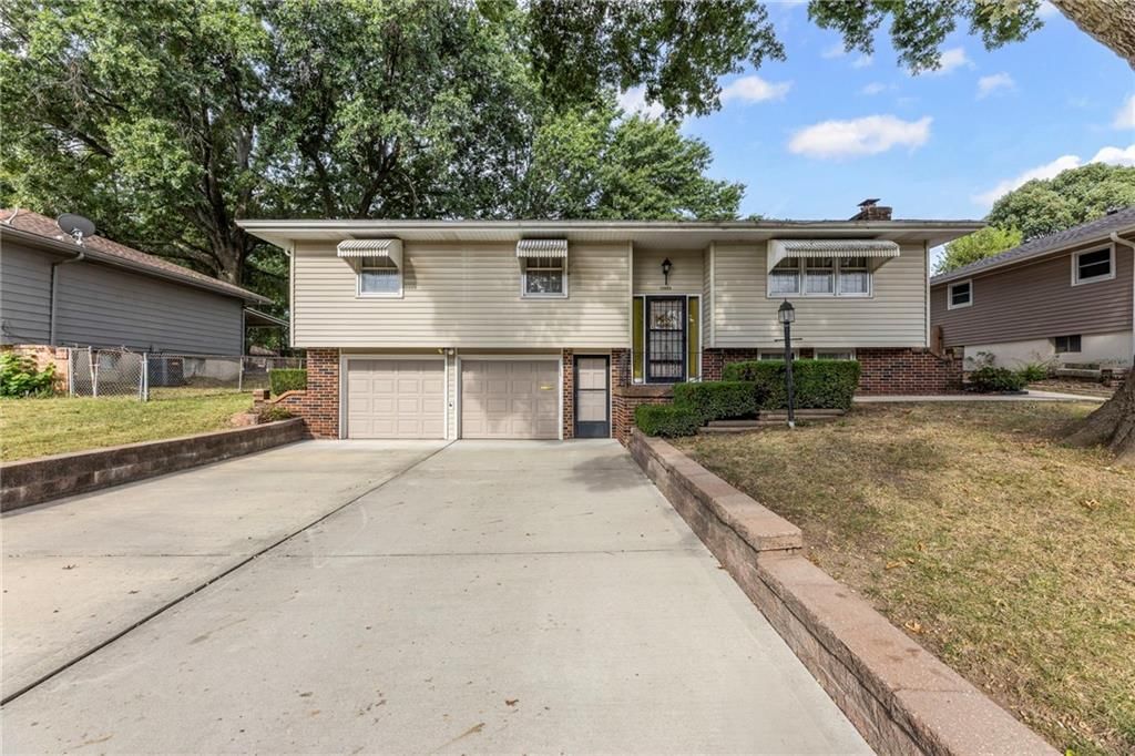 13804 Bennington Avenue — photo 2