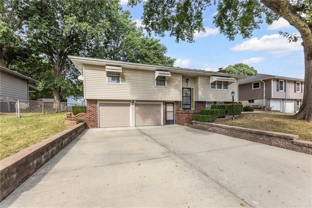 13804 Bennington Avenue — photo 3