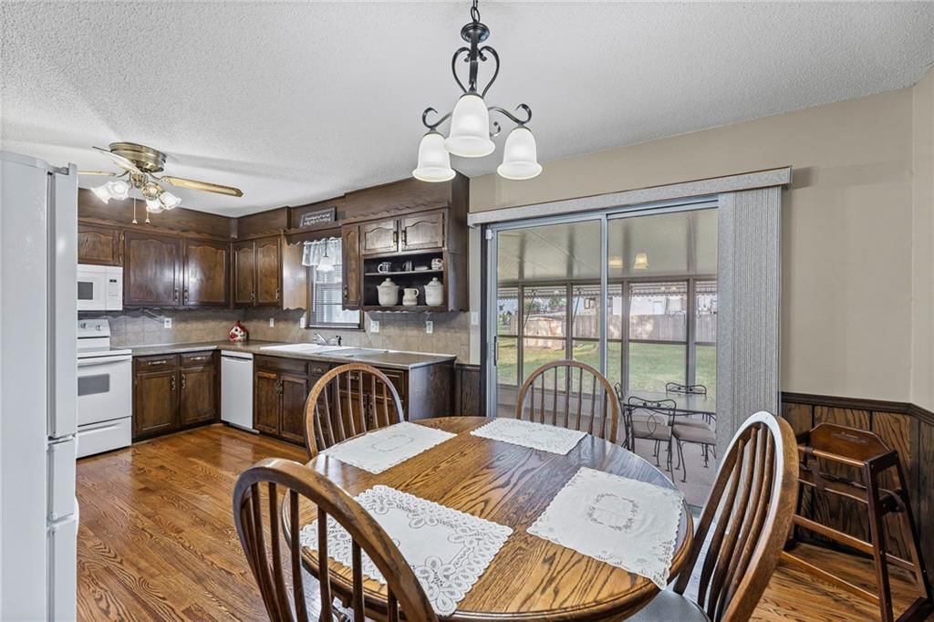 13804 Bennington Avenue — photo 9