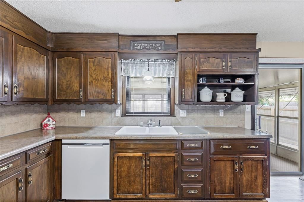 13804 Bennington Avenue — photo 15