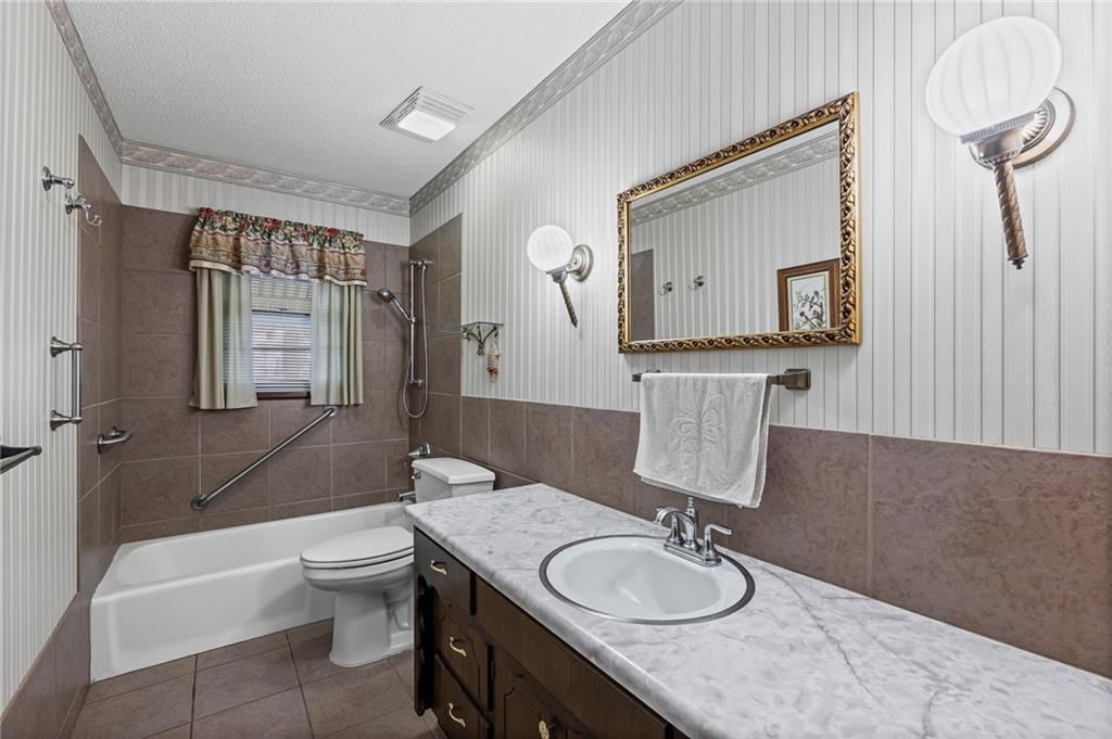 13804 Bennington Avenue — photo 26