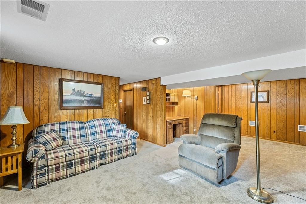 13804 Bennington Avenue — photo 32