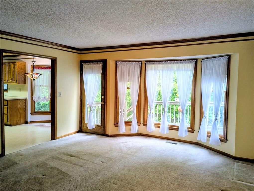 Photo 9 of 26 - 1580 Ridgeway Drive
