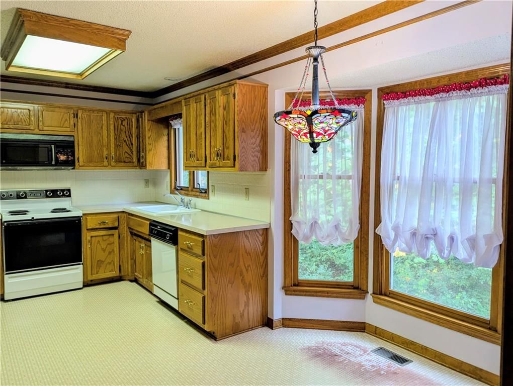 Photo 10 of 26 - 1580 Ridgeway Drive