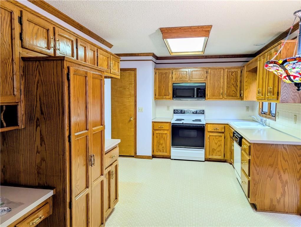 Photo 11 of 26 - 1580 Ridgeway Drive