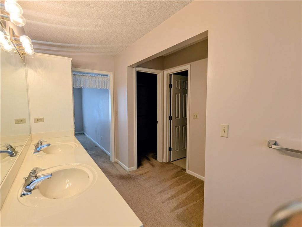 Photo 14 of 26 - 1580 Ridgeway Drive