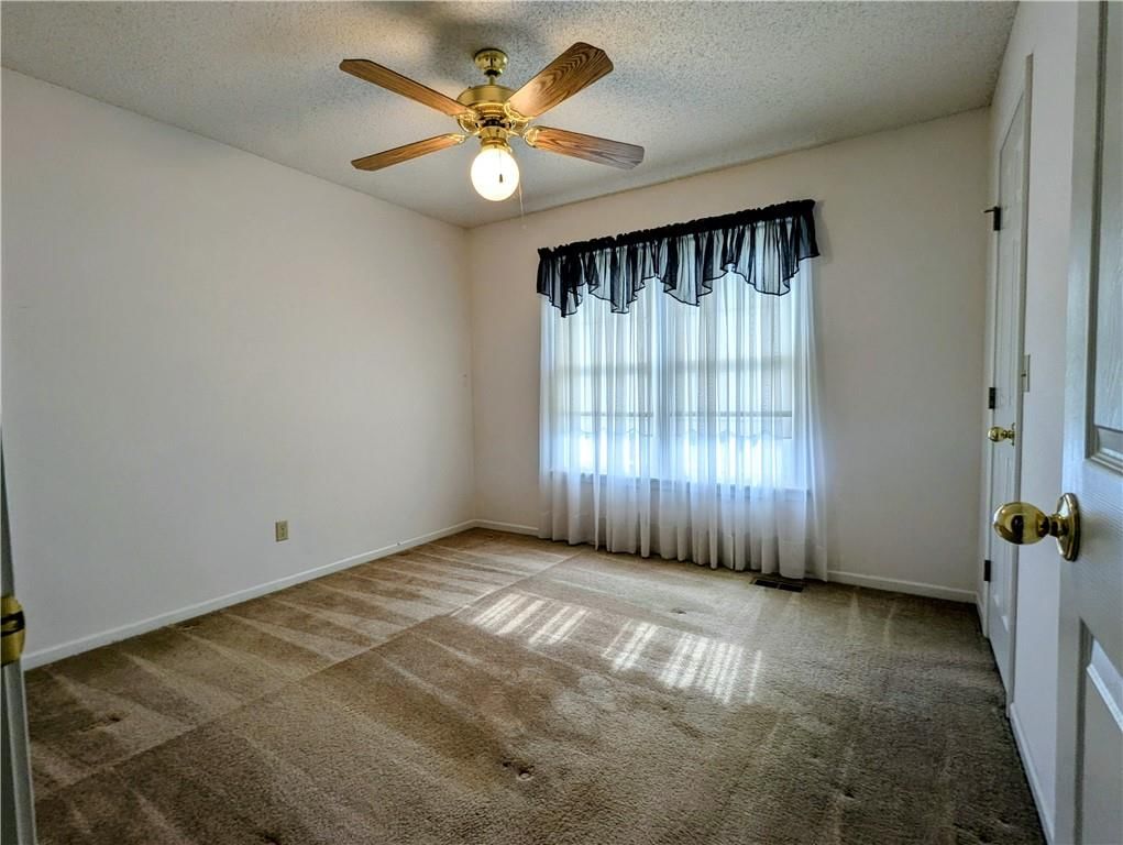Photo 16 of 26 - 1580 Ridgeway Drive