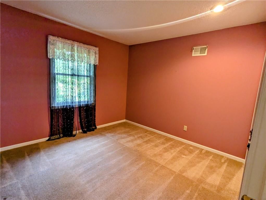 Photo 17 of 26 - 1580 Ridgeway Drive