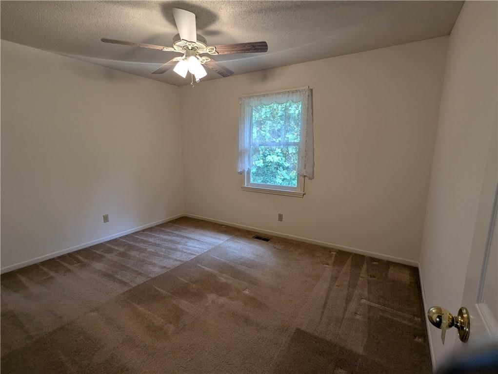 Photo 18 of 26 - 1580 Ridgeway Drive