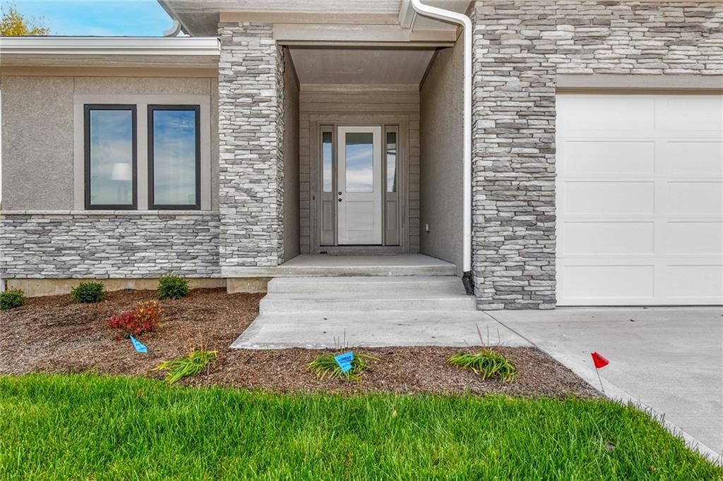 3916 SW Flintrock Drive — photo 3