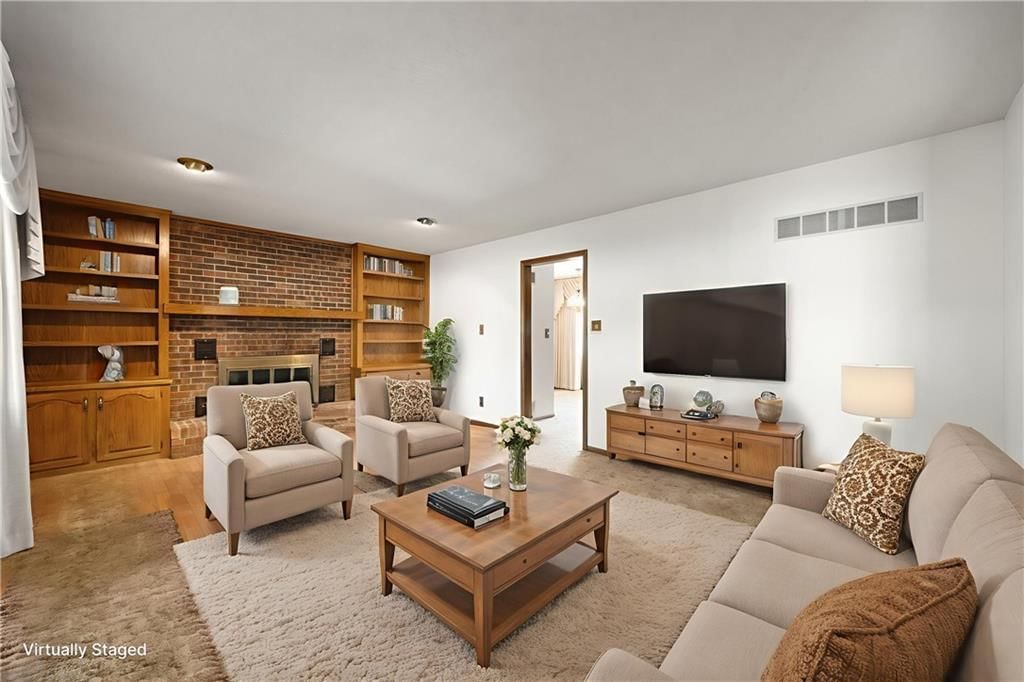 Photo 2 of 34 - 3713 NE 77th Street