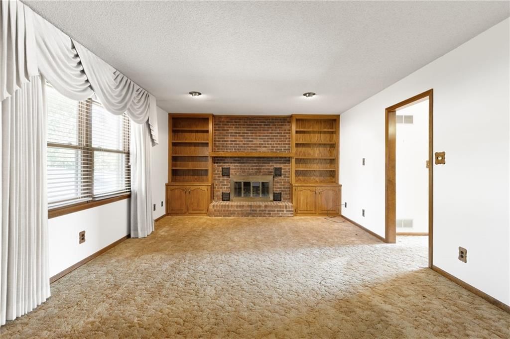 Photo 6 of 34 - 3713 NE 77th Street