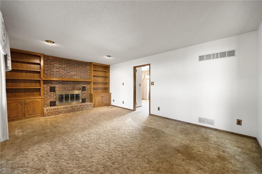 Photo 7 of 34 - 3713 NE 77th Street