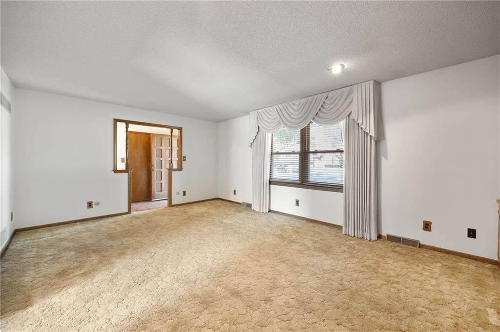 Photo 9 of 34 - 3713 NE 77th Street