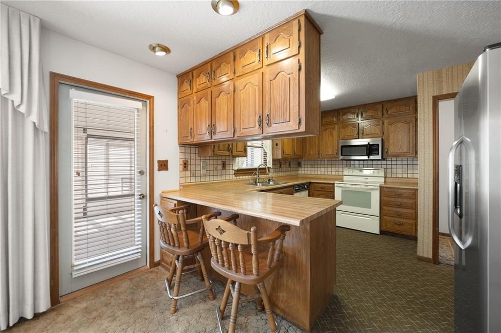 Photo 10 of 34 - 3713 NE 77th Street