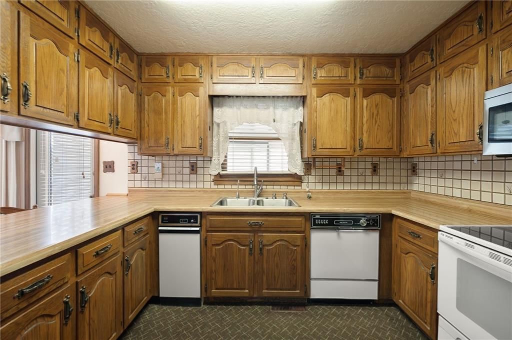 Photo 13 of 34 - 3713 NE 77th Street