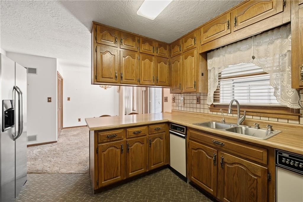 Photo 14 of 34 - 3713 NE 77th Street