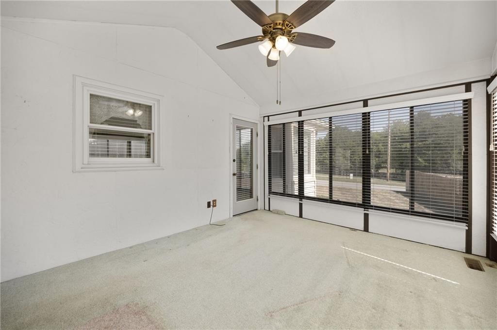 Photo 17 of 34 - 3713 NE 77th Street