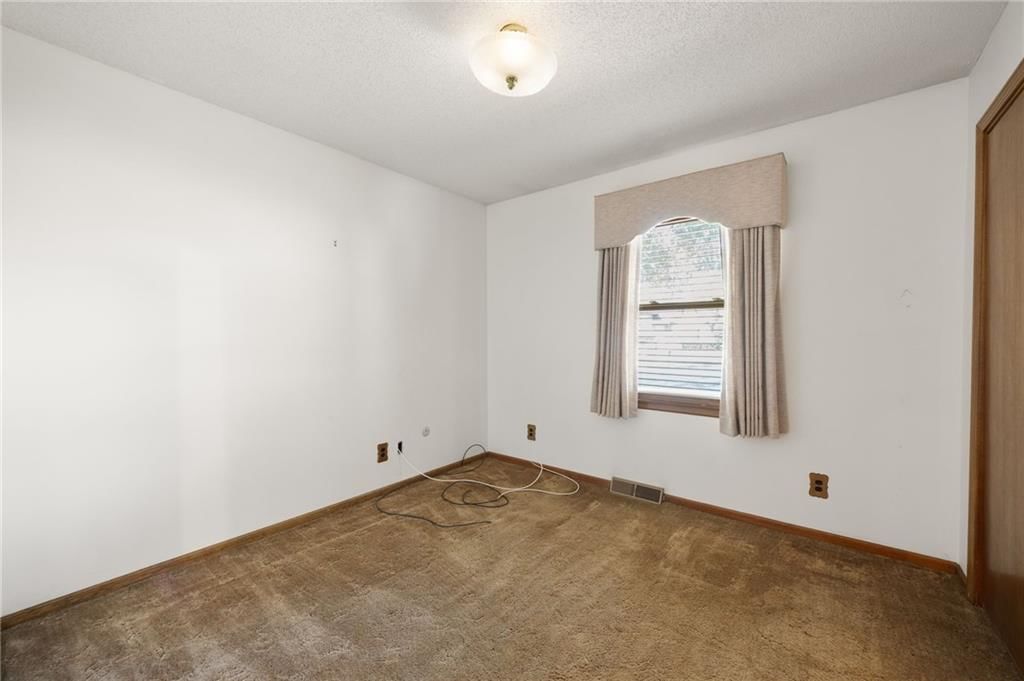 Photo 18 of 34 - 3713 NE 77th Street