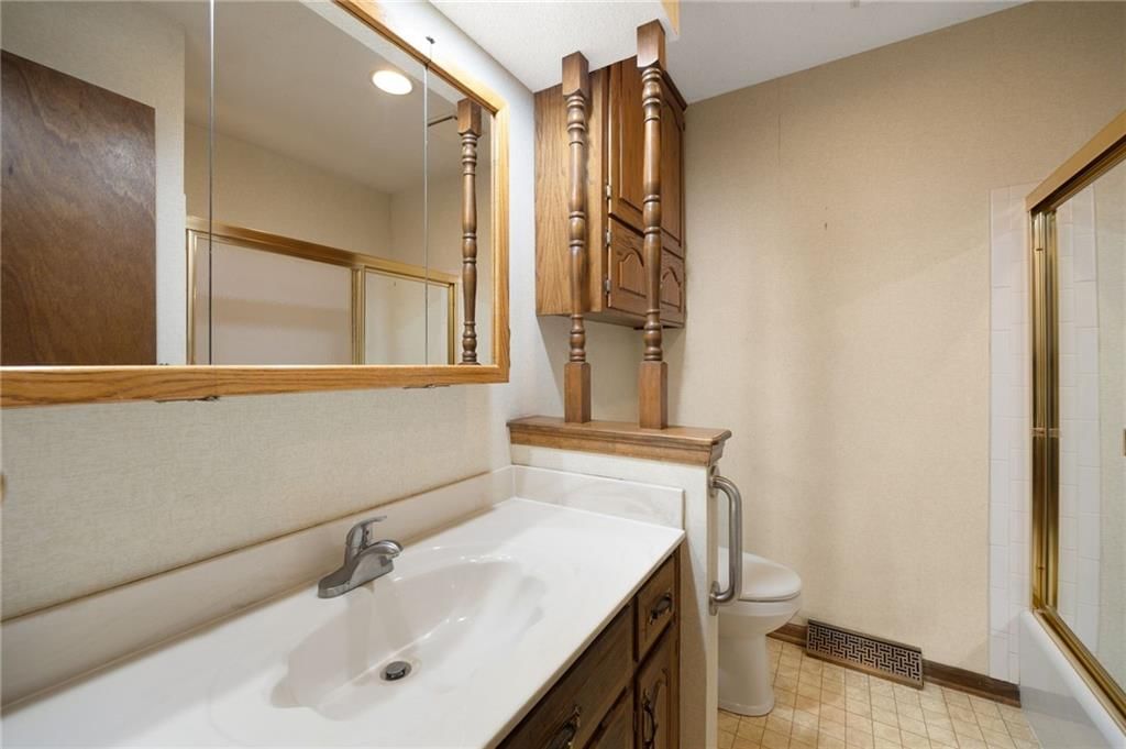 Photo 20 of 34 - 3713 NE 77th Street