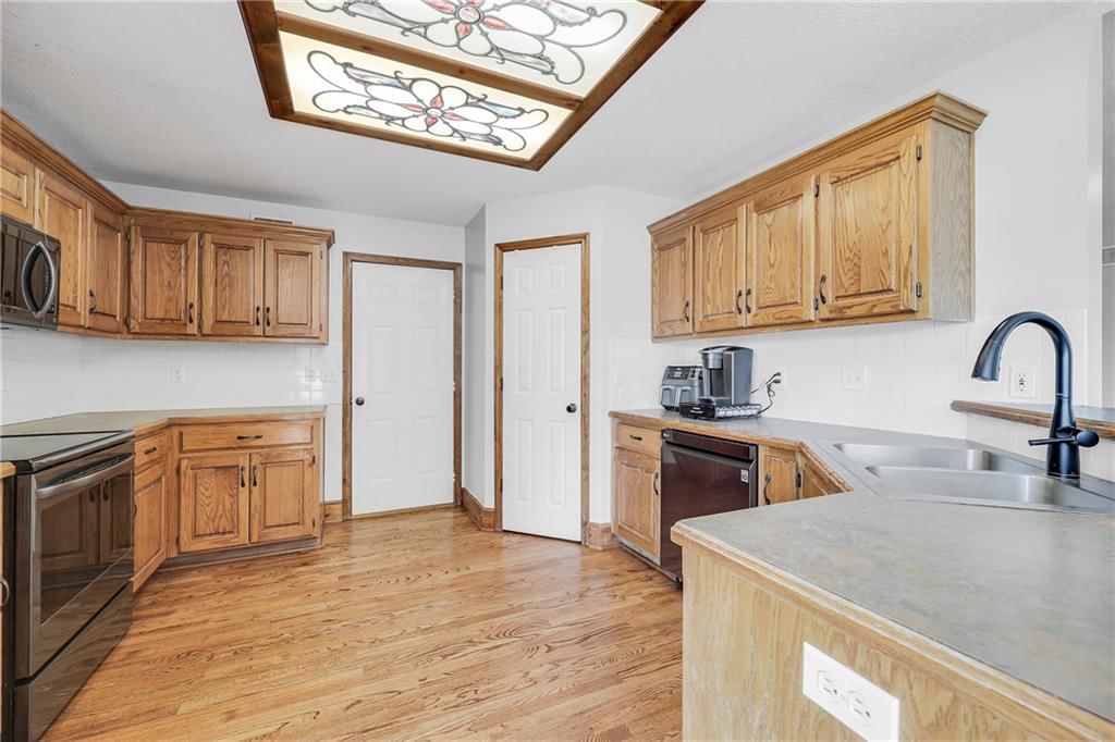 Photo 5 of 35 - 803 SW Brome Drive