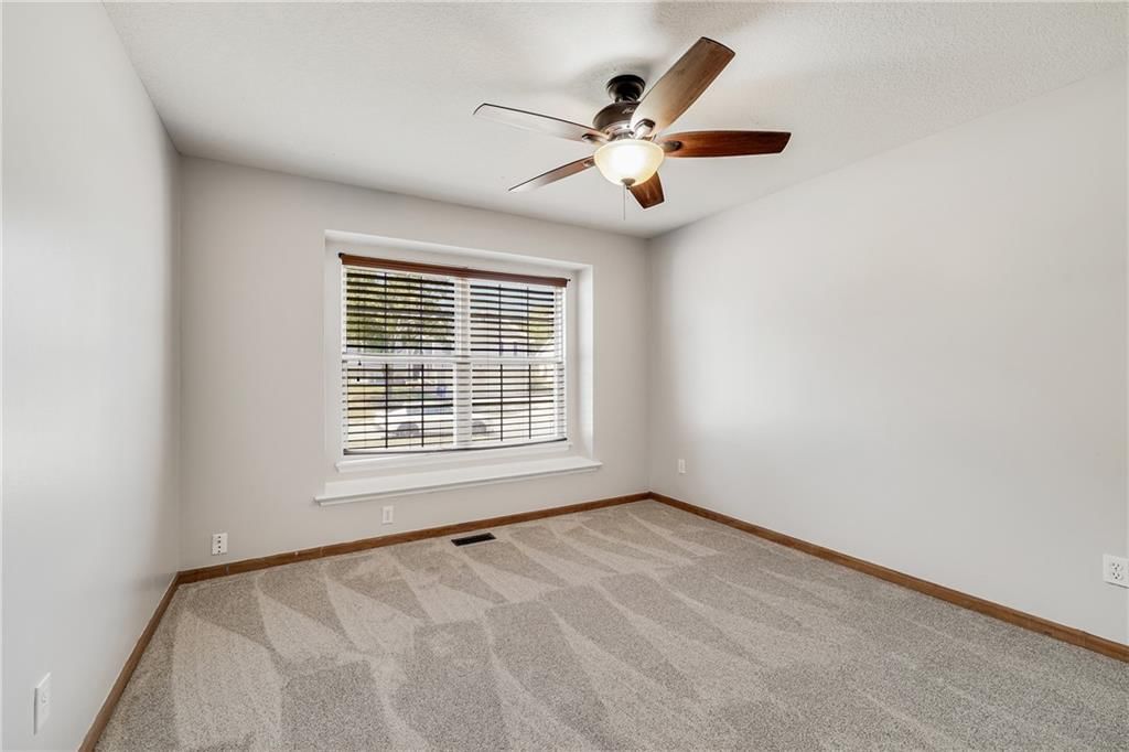 Photo 18 of 35 - 803 SW Brome Drive