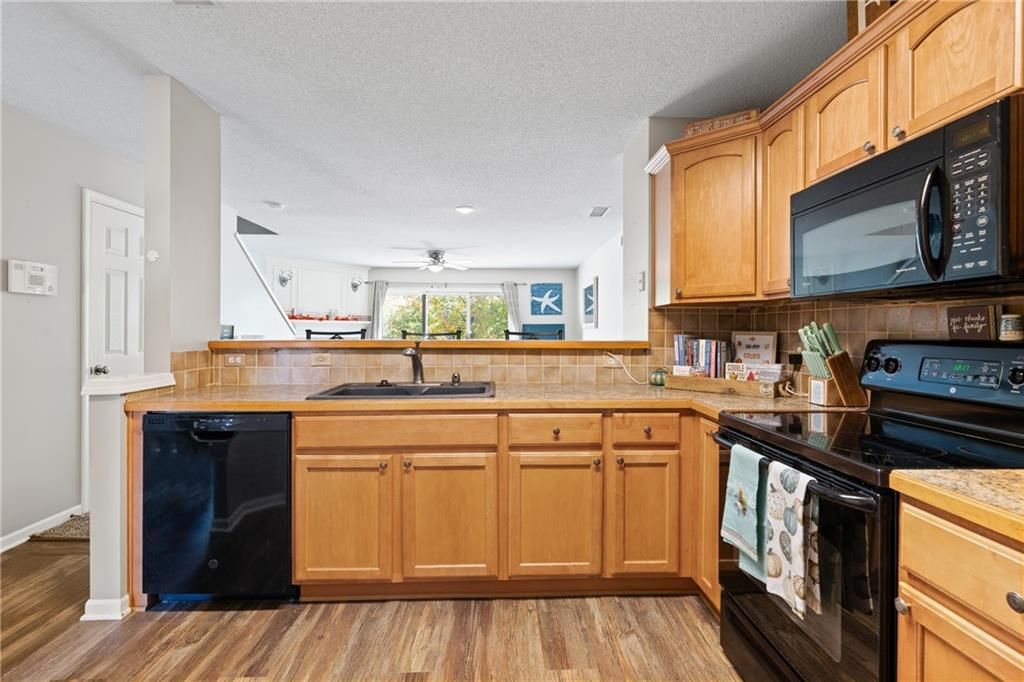 5507 N Fairmount Avenue — photo 9