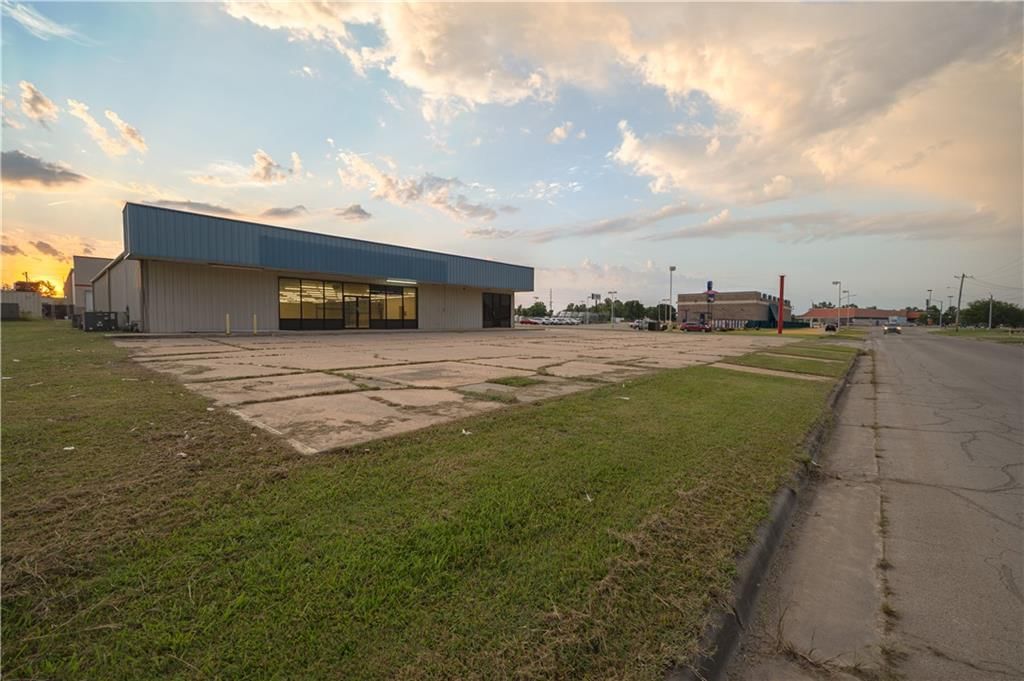 901 Lewark Street — photo 2