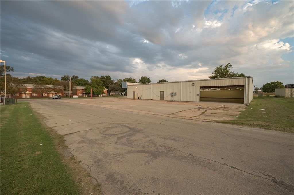 901 Lewark Street — photo 13