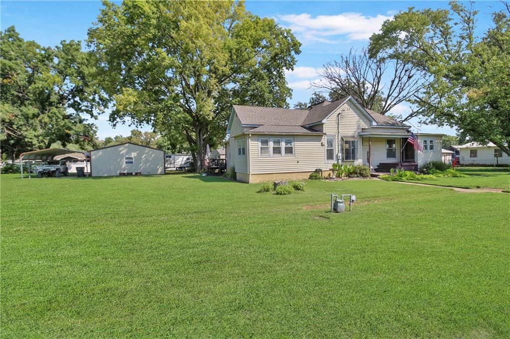 911 E 5th Street, Altamont, KS